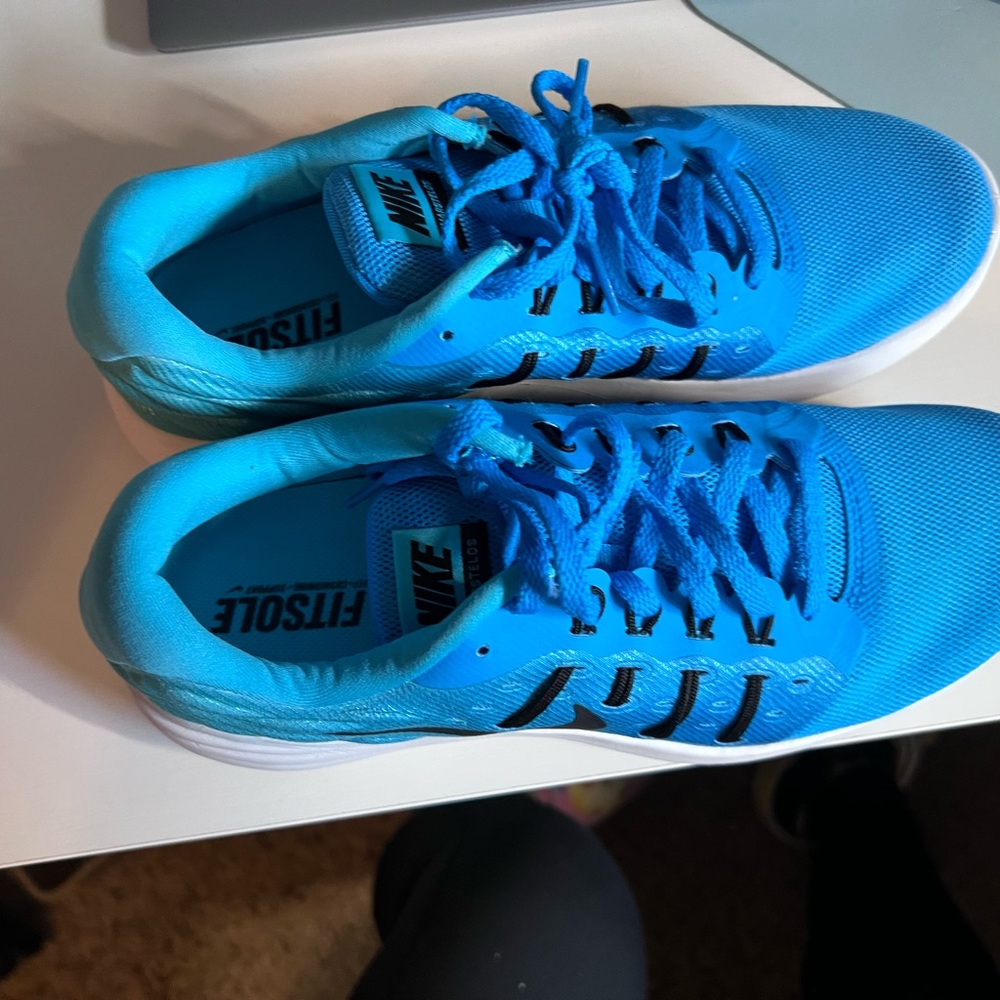 Nike blue athletic shoe - Picture 4 of 6